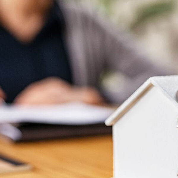 ¿Me conviene contratar un administrador de propiedades o las administro yo mismo?